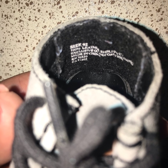 Gray Gymboree Baby Shoes Size 2C - Picture 4 of 4